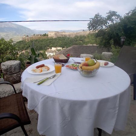 Arpet Guesthouse Gjirokaster Luaran gambar