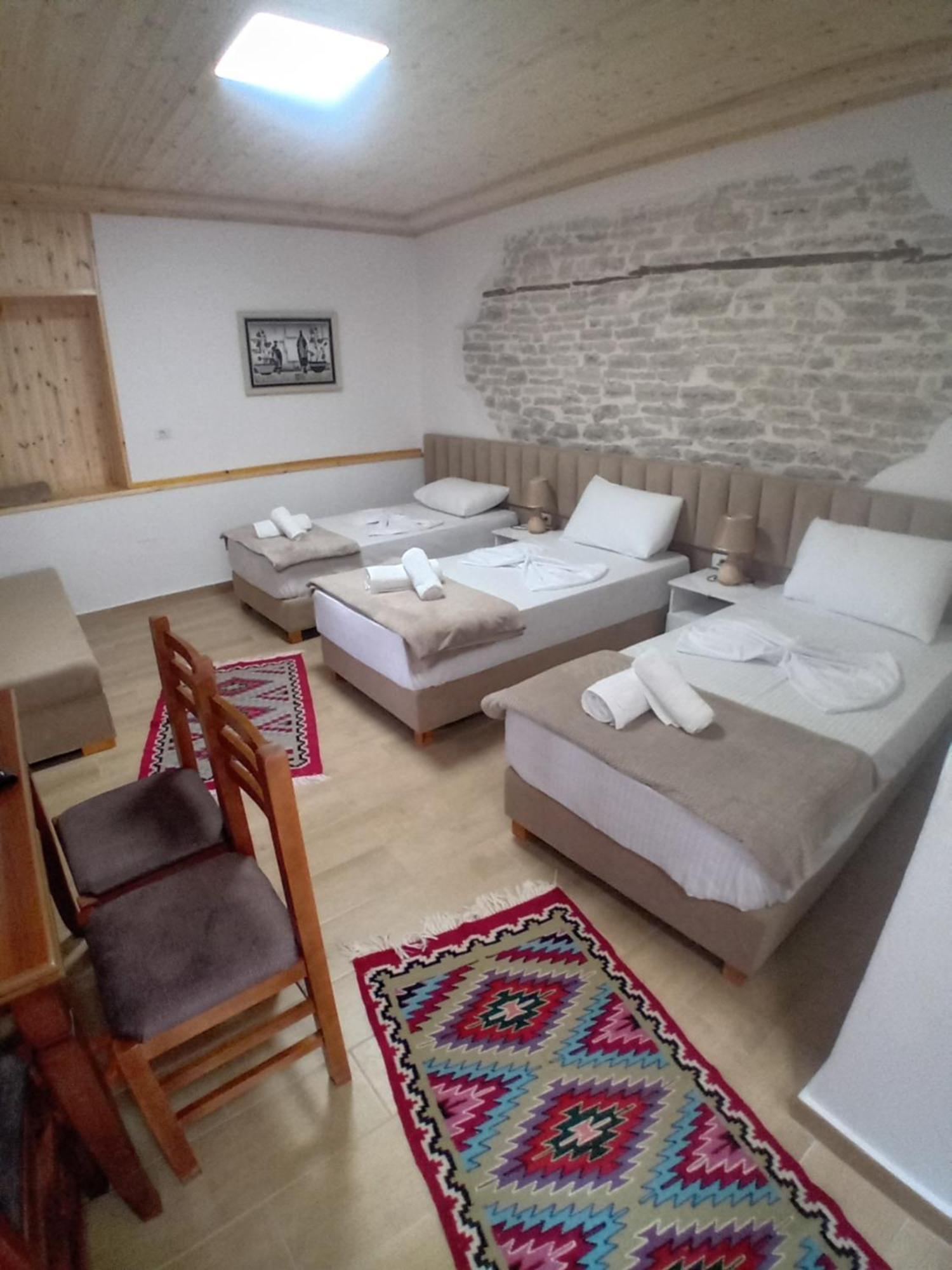 Arpet Guesthouse Gjirokaster Luaran gambar