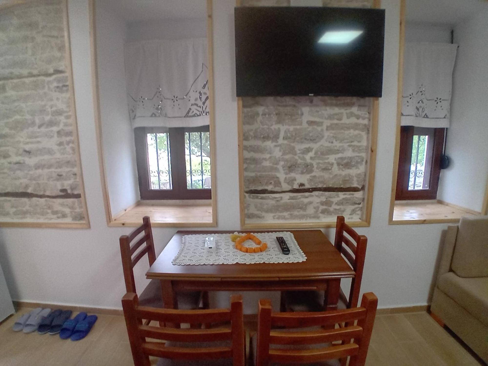 Arpet Guesthouse Gjirokaster Luaran gambar