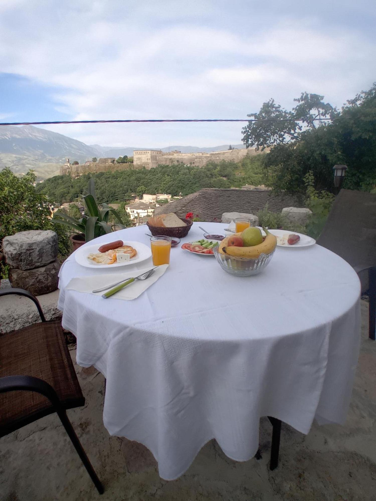 Arpet Guesthouse Gjirokaster Luaran gambar