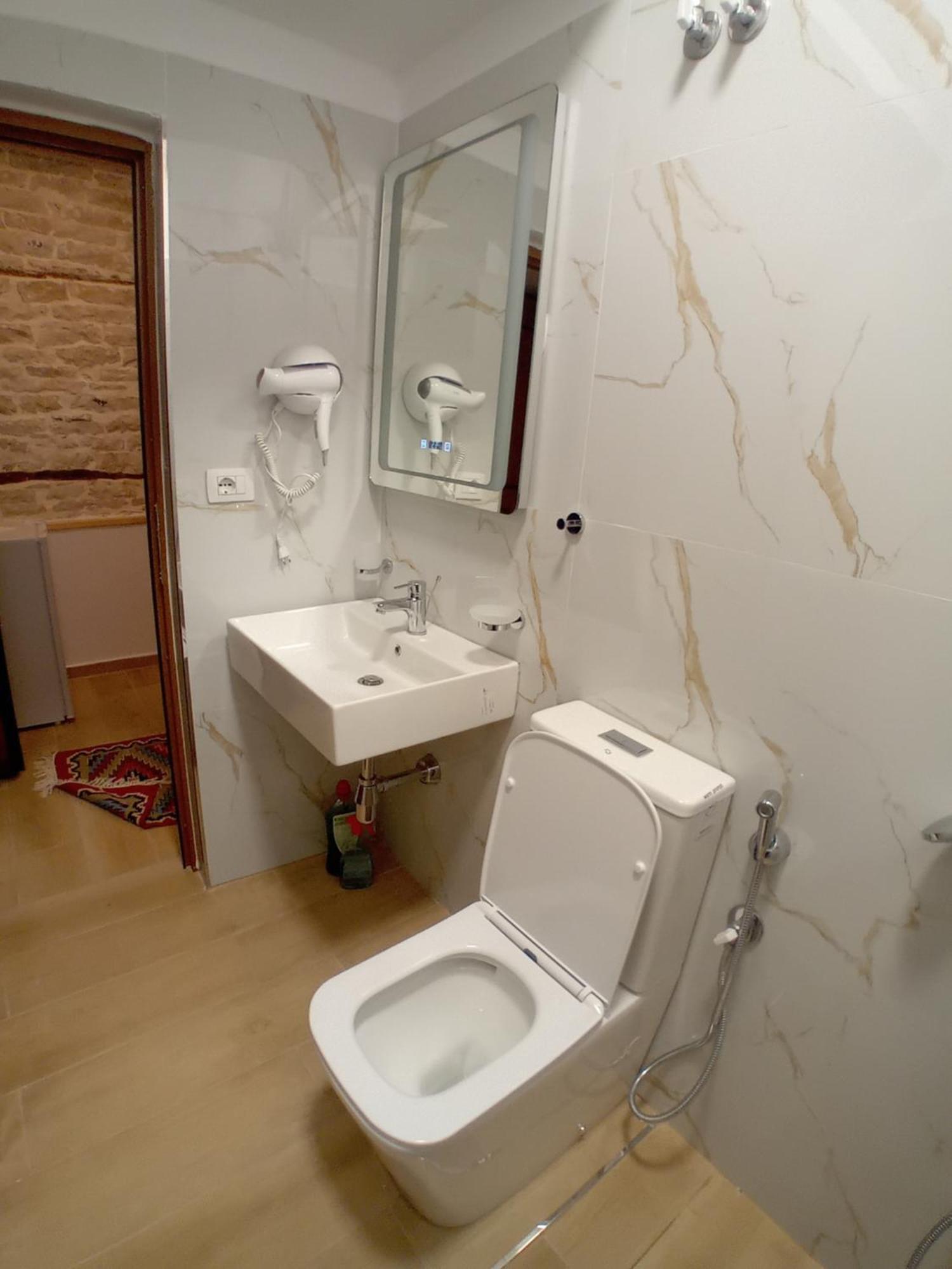 Arpet Guesthouse Gjirokaster Luaran gambar