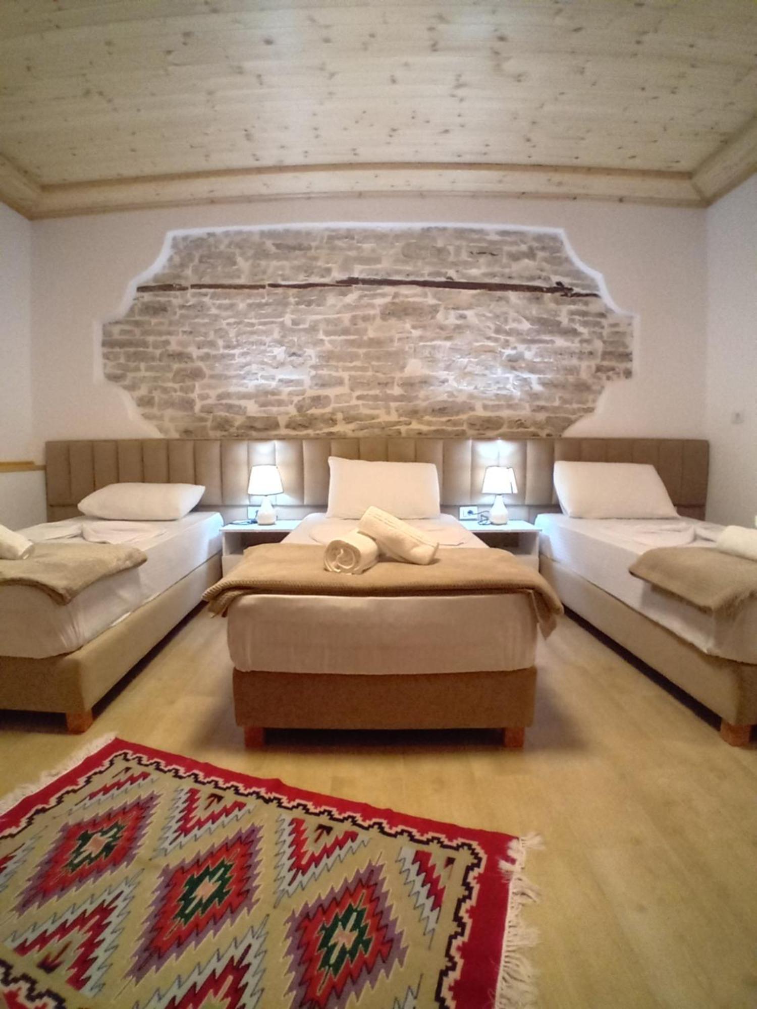 Arpet Guesthouse Gjirokaster Luaran gambar