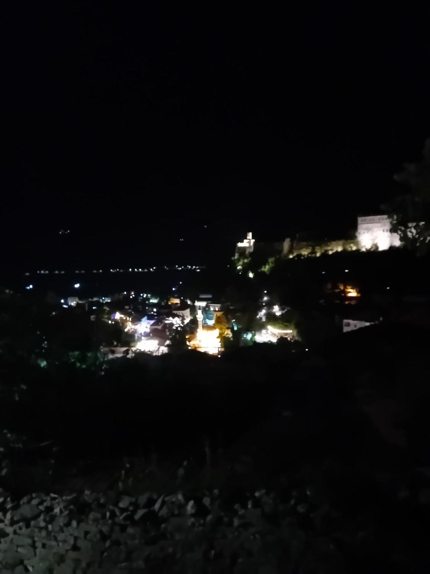 Arpet Guesthouse Gjirokaster Luaran gambar
