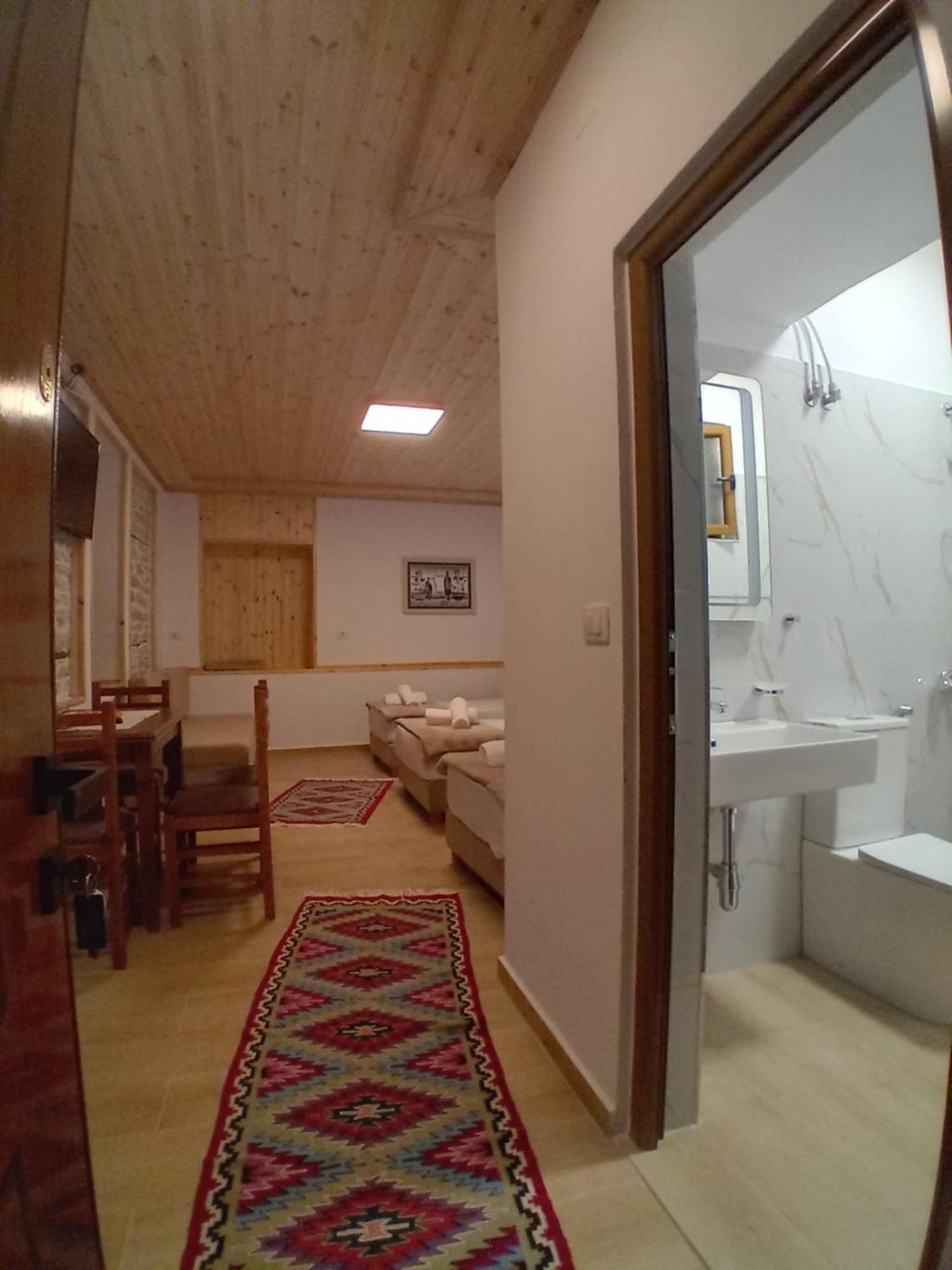 Arpet Guesthouse Gjirokaster Luaran gambar